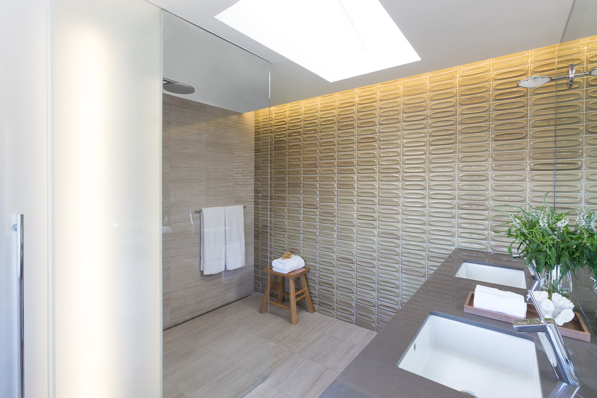 03.quiet%20contemporary%20bath